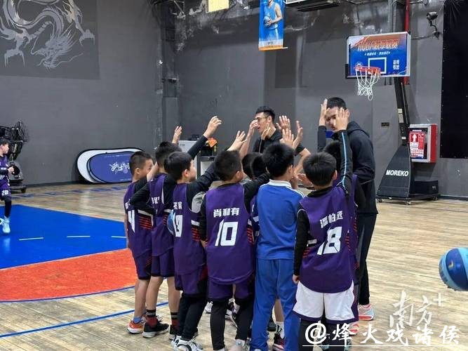 篮球火种点燃少年梦!深圳龙华润庆翔公益行构筑职业与青春的桥梁 篮球火种点燃少年梦!深圳龙华润庆翔公益行构筑职业与青春的桥梁